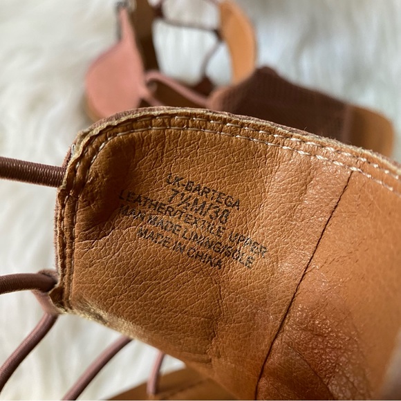 Lucky Brand Bartega Perforated Leather Gladiator Sandals in Antler Size 7.5 - Picture 11 of 11